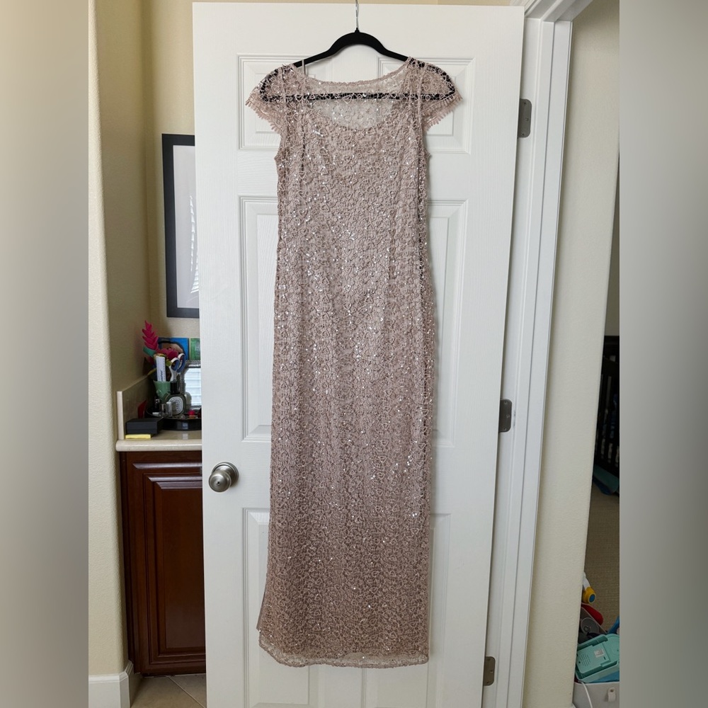 Kay Unger lace sequin pink bisque gown dress brand new with tags! Size 4